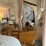 Chateau Segot 3* Neuilly-le-Réal