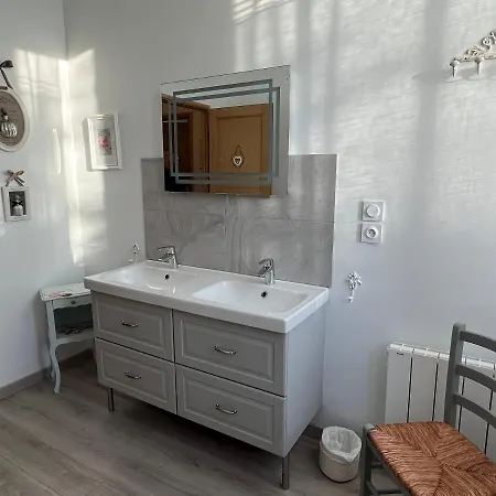 Chateau Segot 3* Neuilly-le-Réal