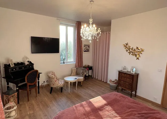 Chateau Segot 3* Neuilly-le-Réal